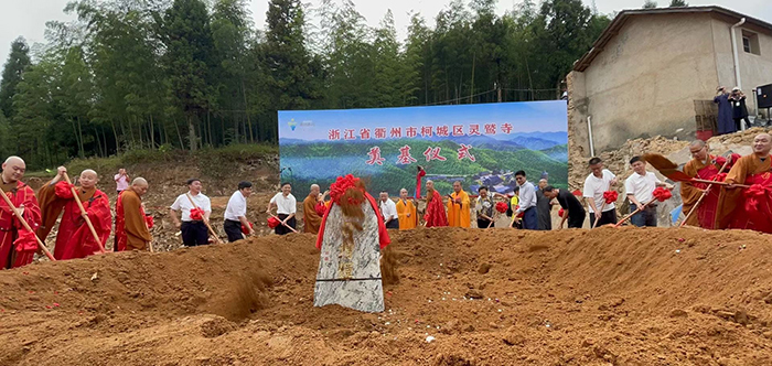 在古建筑設計中，如何通過布局與建筑空間的層次感營造獨特氛圍